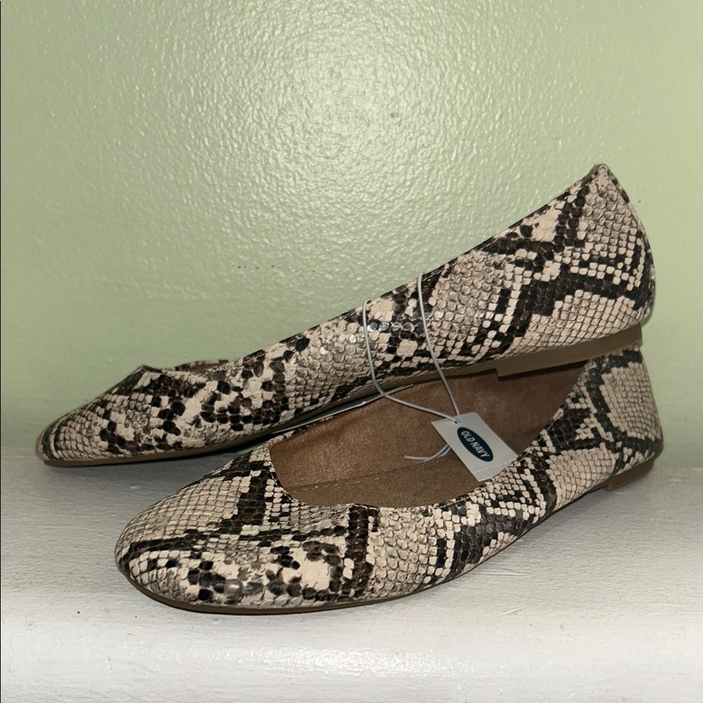 OLD NAVY Memory Foam Snakeskin Pattern Flats
Cream, black and brown